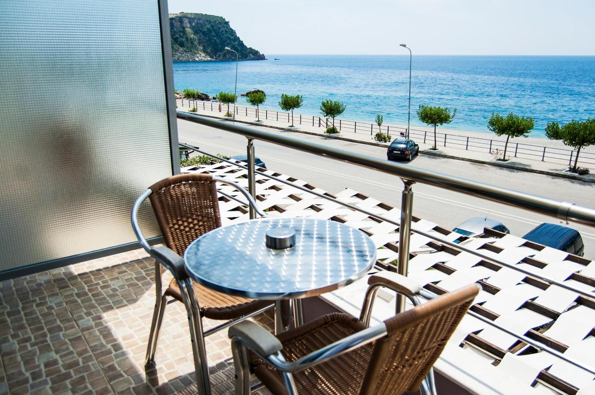 Dhima Hotel Himare Exterior foto