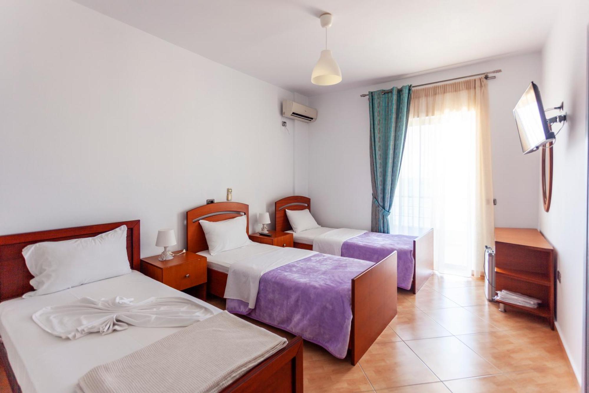 Dhima Hotel Himare Exterior foto