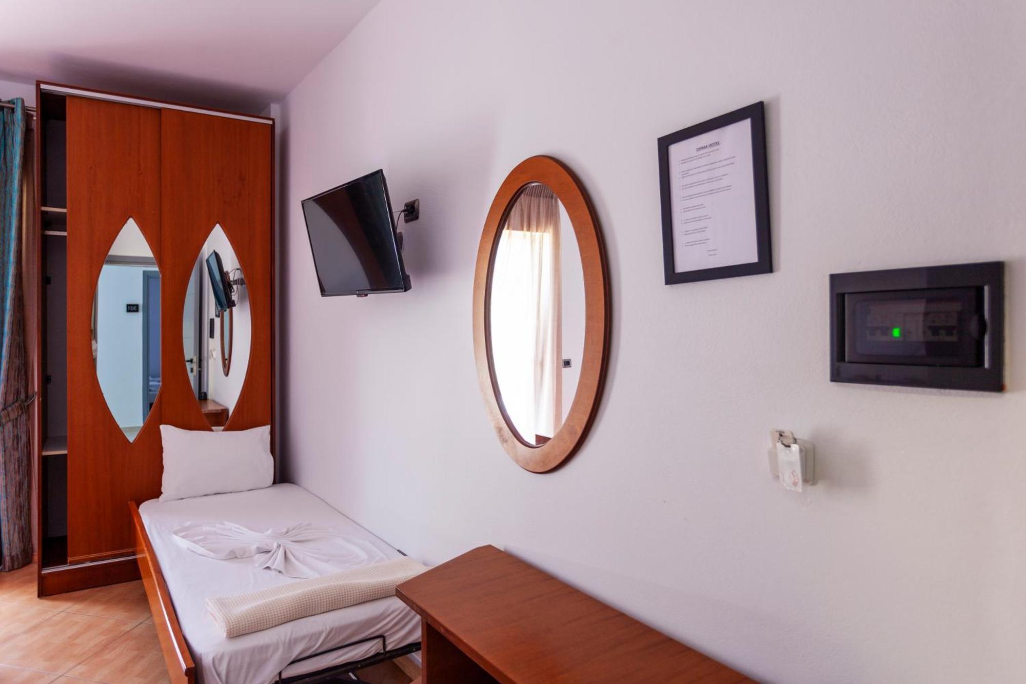 Dhima Hotel Himare Exterior foto