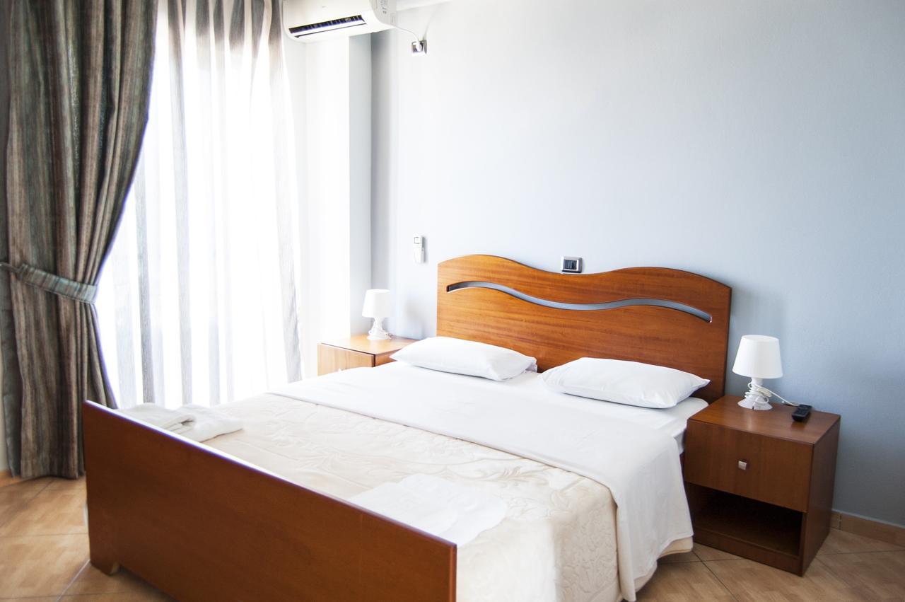 Dhima Hotel Himare Exterior foto