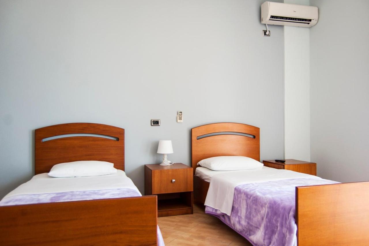 Dhima Hotel Himare Exterior foto
