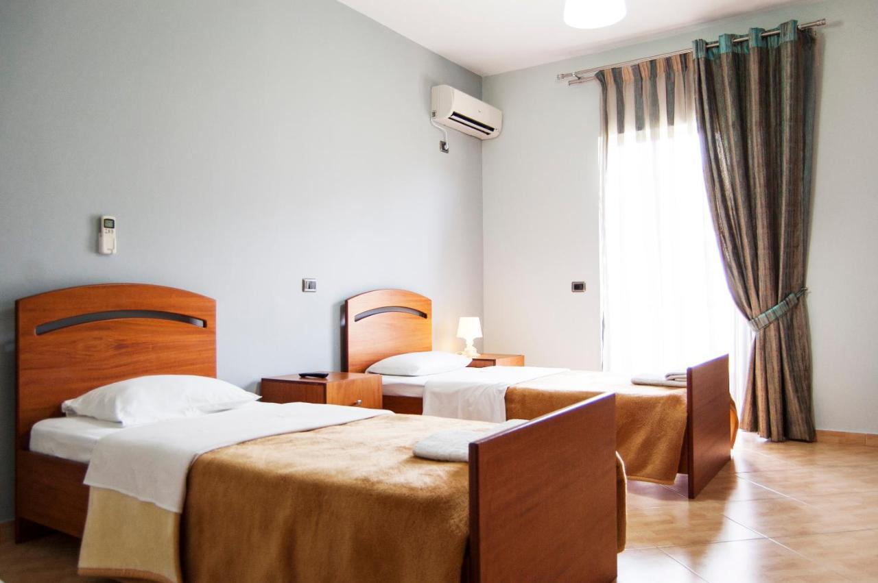 Dhima Hotel Himare Exterior foto