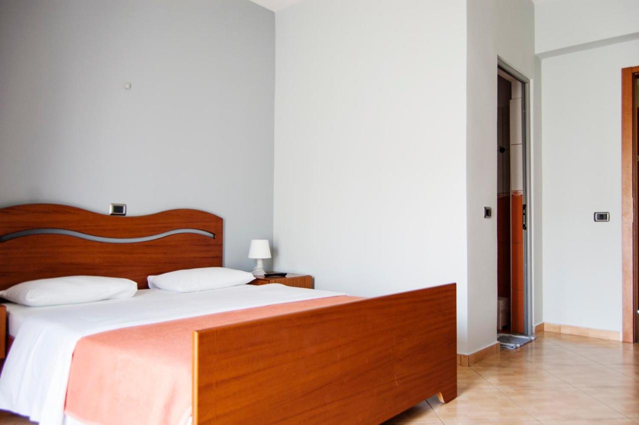Dhima Hotel Himare Exterior foto