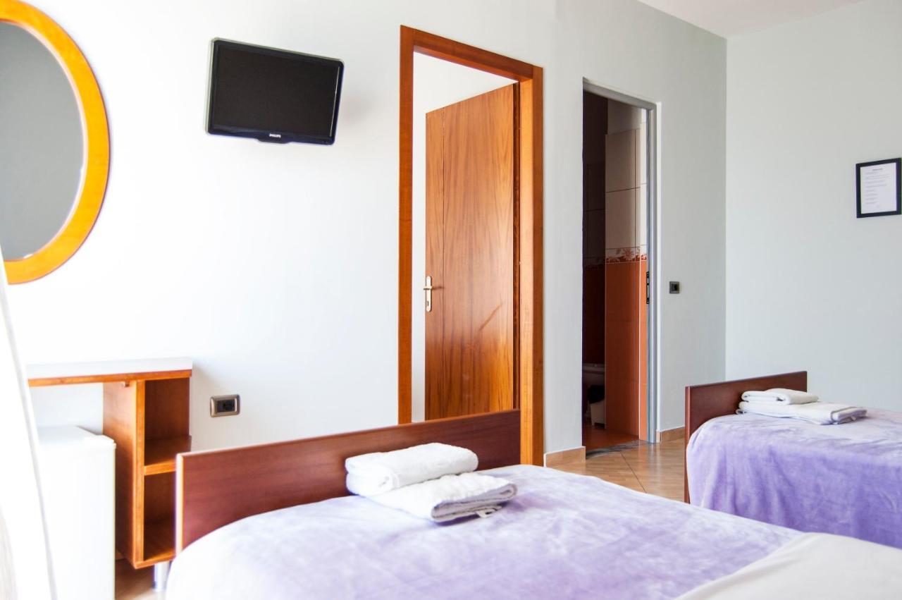 Dhima Hotel Himare Exterior foto