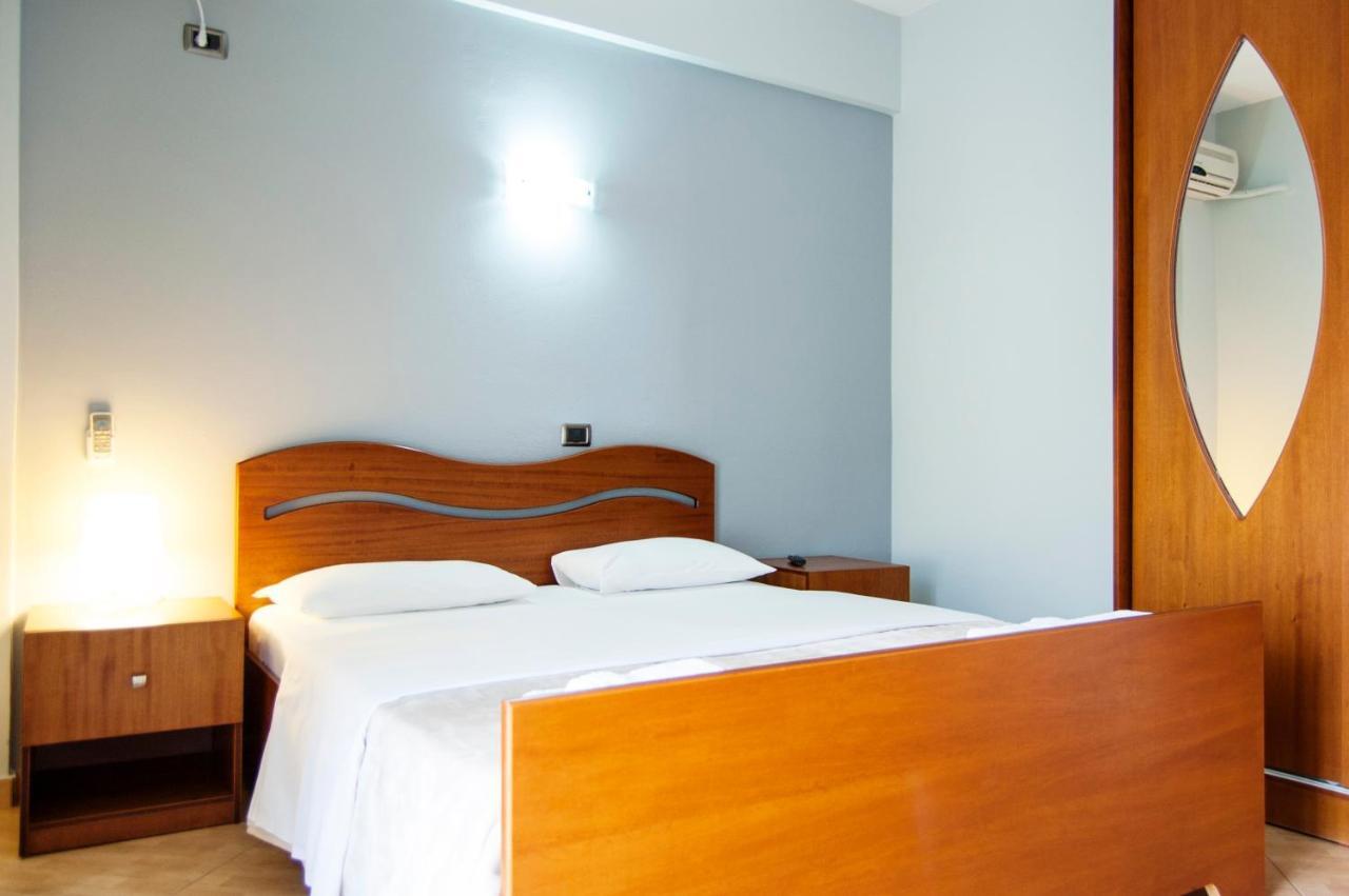 Dhima Hotel Himare Exterior foto
